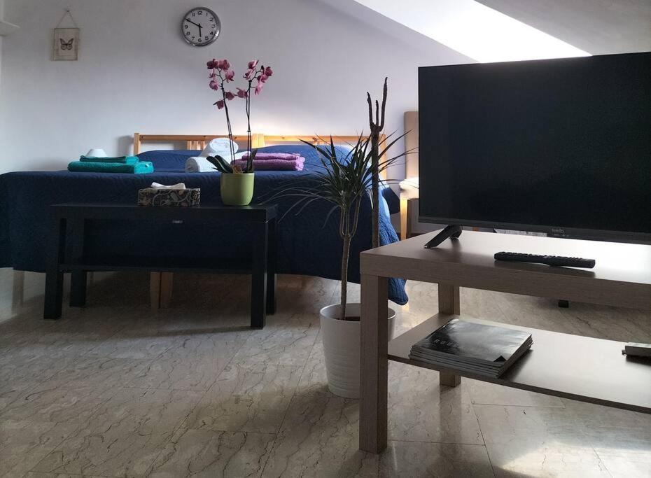 La Casa Di Marta - Ampia Ed Accogliente Mansarda In Piazza Statuto Appartamento Torino Esterno foto