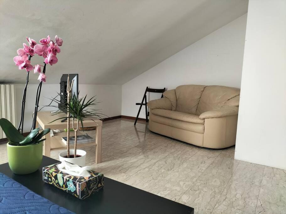 La Casa Di Marta - Ampia Ed Accogliente Mansarda In Piazza Statuto Appartamento Torino Esterno foto